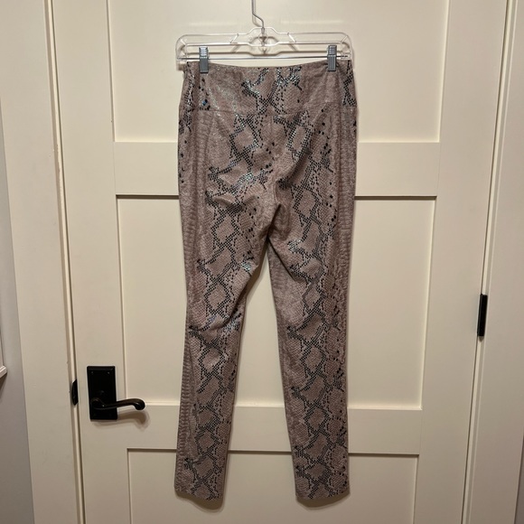 Frank Lyman Pants - Picture 4 of 6